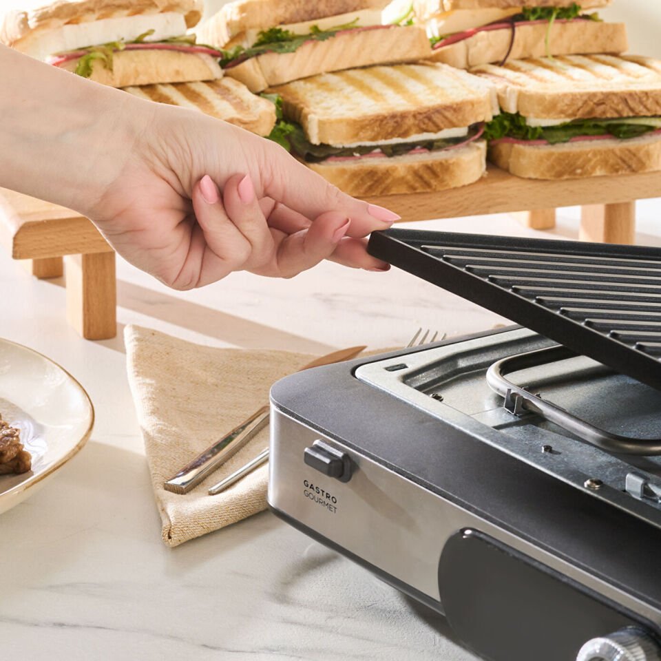 Karaca Gastro Gourmet Döküm Izgara ve Tost Makinesi Inox 6 Dilim Kapasiteli